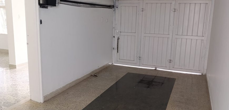 Bodega de 230 m² en Arriendo — Barrio Lorena(Laureles), Medellín